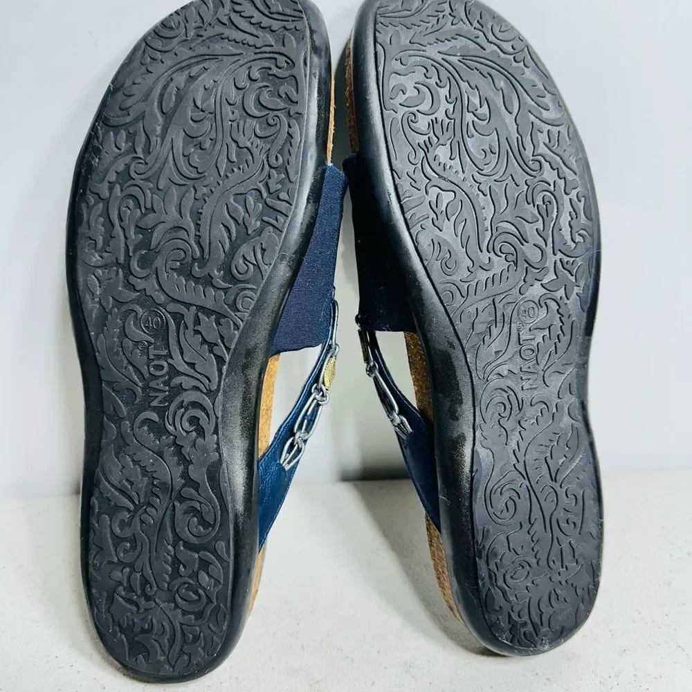 Naot Navy Sandals with Silver Chain Accent size 40-9